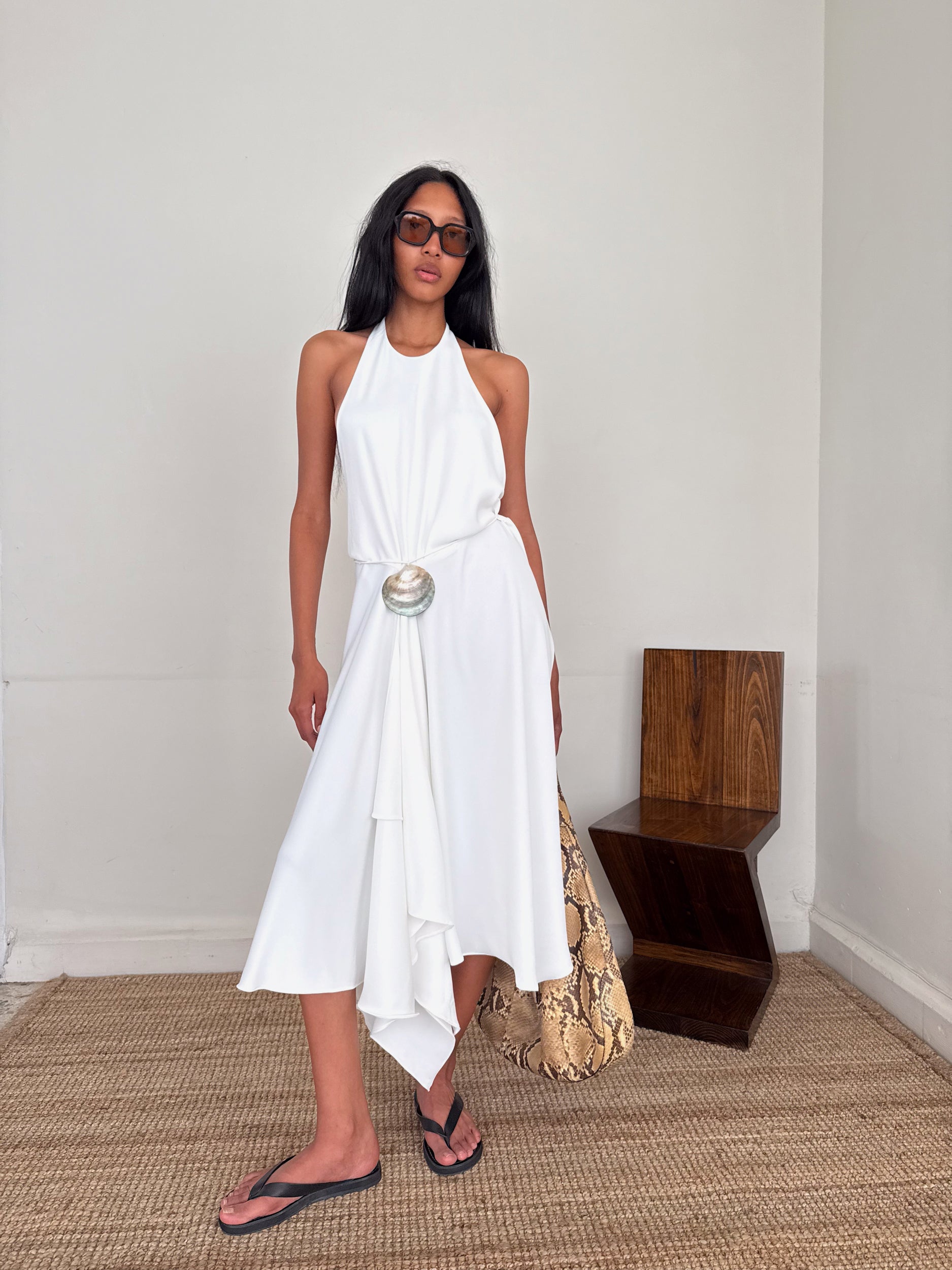 halter asymmetrical dress The Crepe Black Linen A Line Glitter & Metallic falls from a high Size:8 US (40 EU)