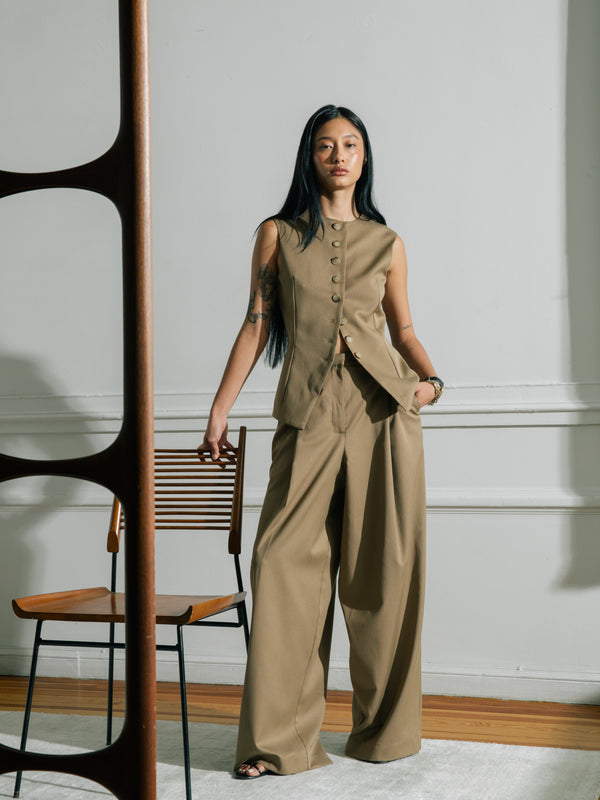 The Wide Leg Pleated Trouser