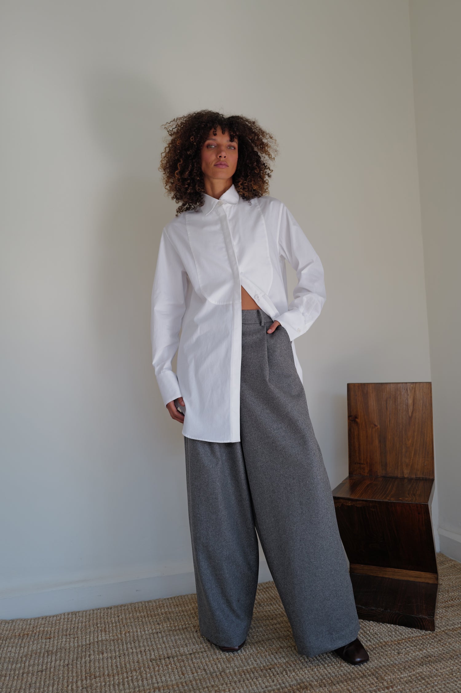 The Wool Wide Leg Pleated Trouser in Grey