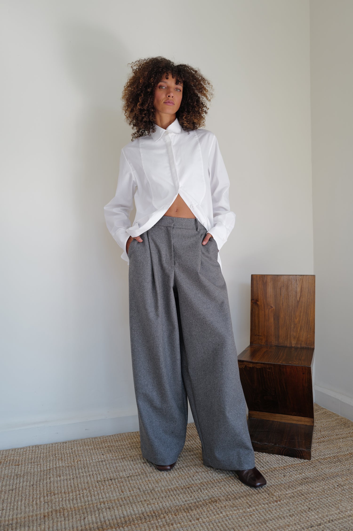 The Wool Wide Leg Pleated Trouser in Grey