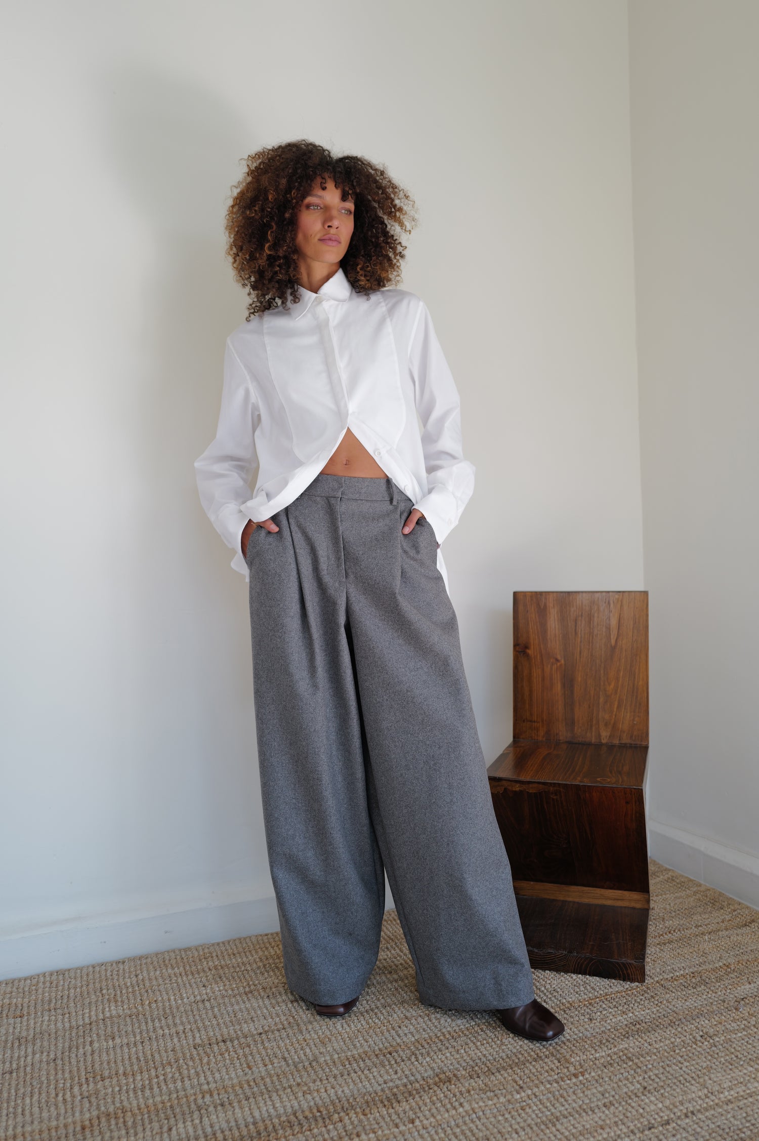 The Wool Wide Leg Pleated Trouser in Grey
