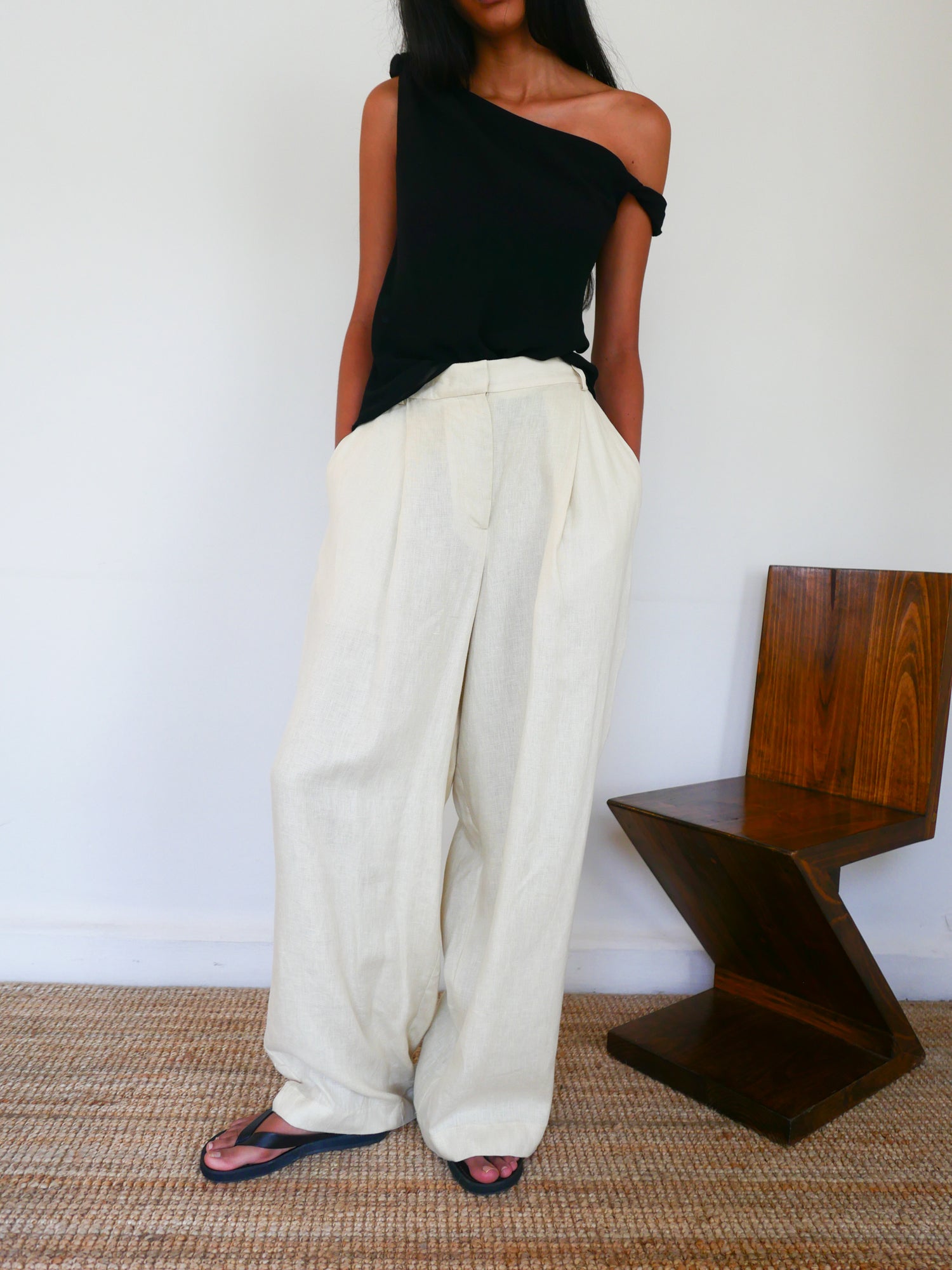 The Linen Wide Leg Pleated Trouser